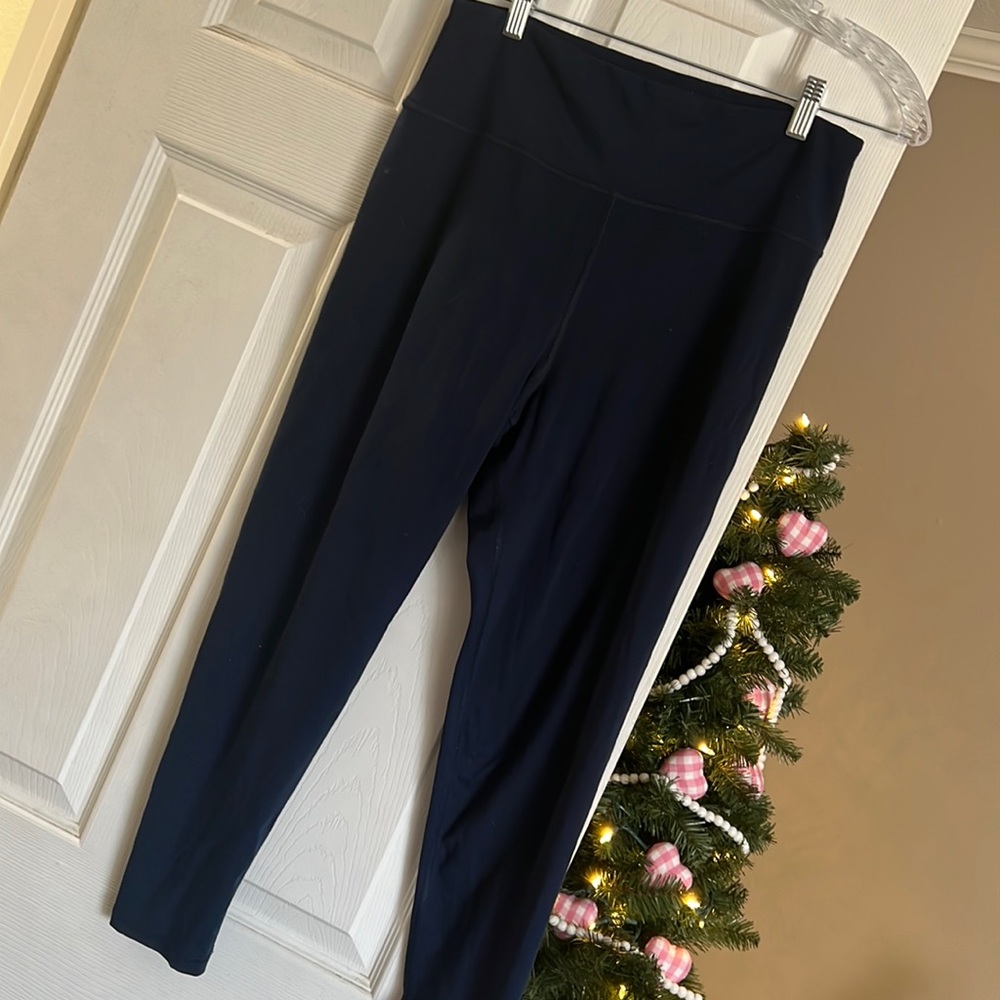 american eagle size xl navy blue leggings . in good condition  .